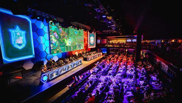 操作大师！ Peanut 的大棒一步一步击败了 Chovy Hanwha Life Esports ，赢得了LCK杯冠军