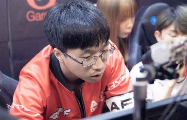 Mouz 以惊人的表现击败 Vitality ，晋级 IEM Cologne 2025 的总决赛