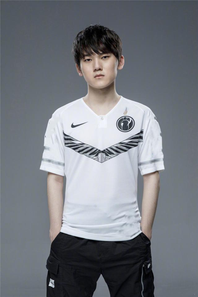 Invictus Gaming 官方博客：我们以完美的战绩晋级四分之一决赛！继续加油！