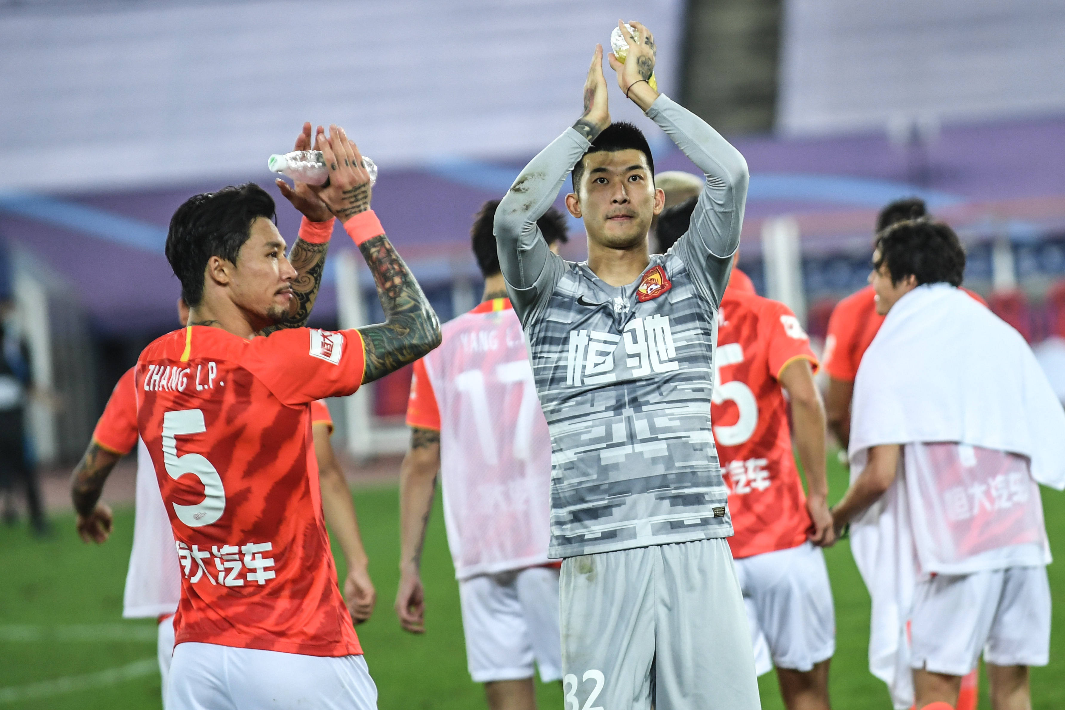 IG 0：2 BLG后，TT已锁定2023LPL春季赛季后赛名额。 已确定晋级季后赛：JDG、EDG、LNG、WBG、BLG、OMG、TES、TT